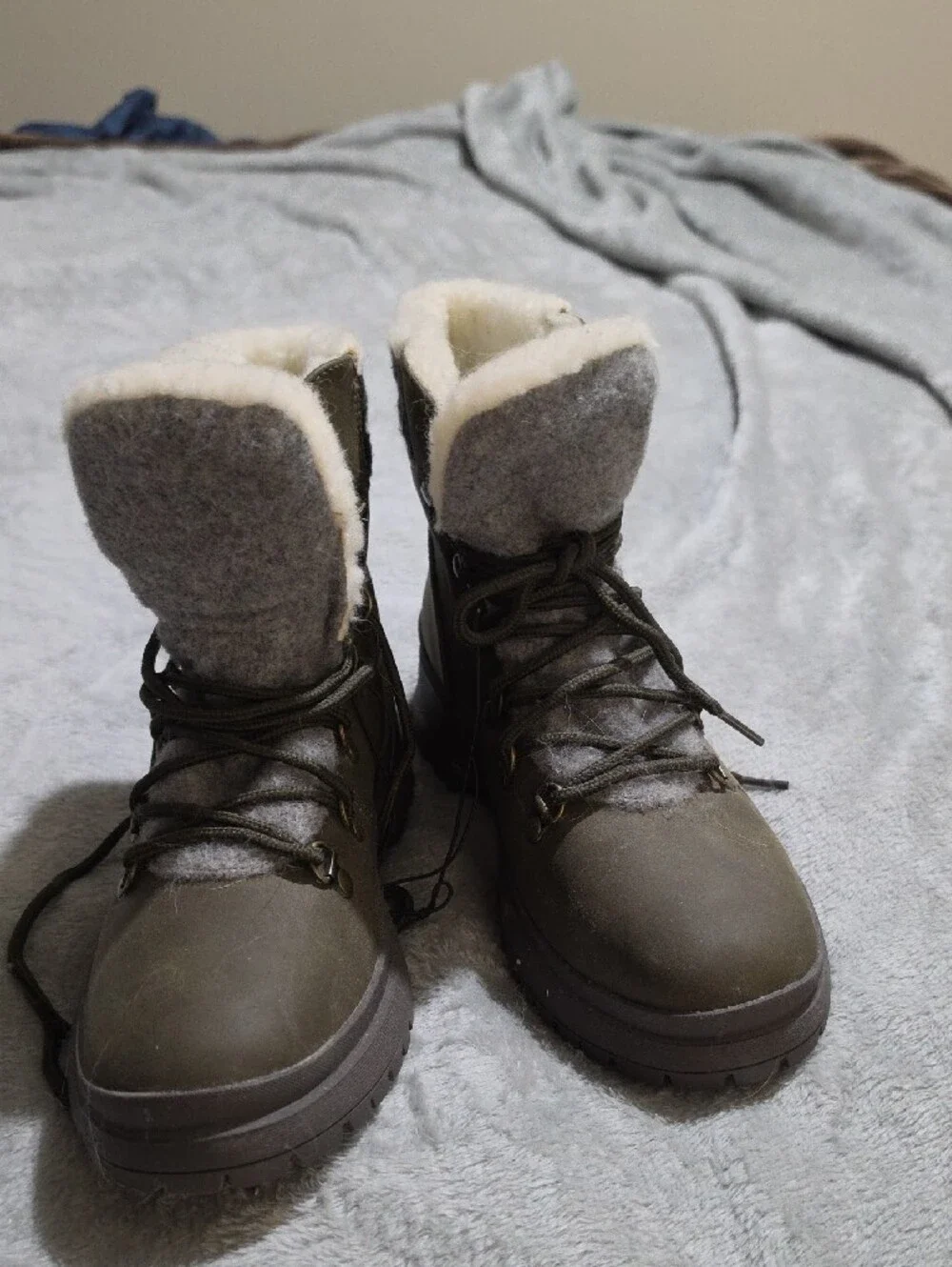 Olive Green Women's Winter Lace-Up Boots with Shearling Trim